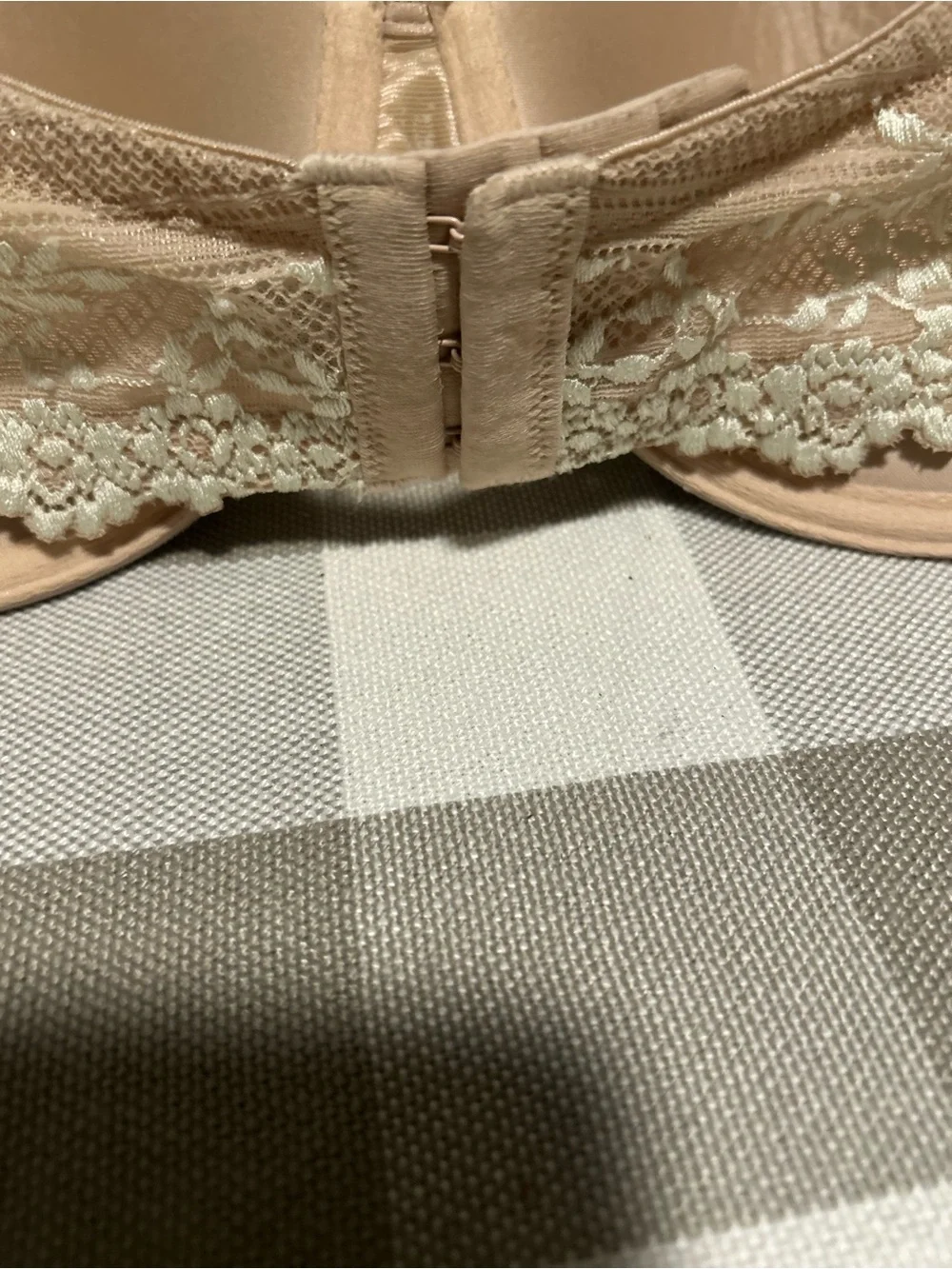 Wacoal Strapless Smooth Nude Bra with Lace Accent